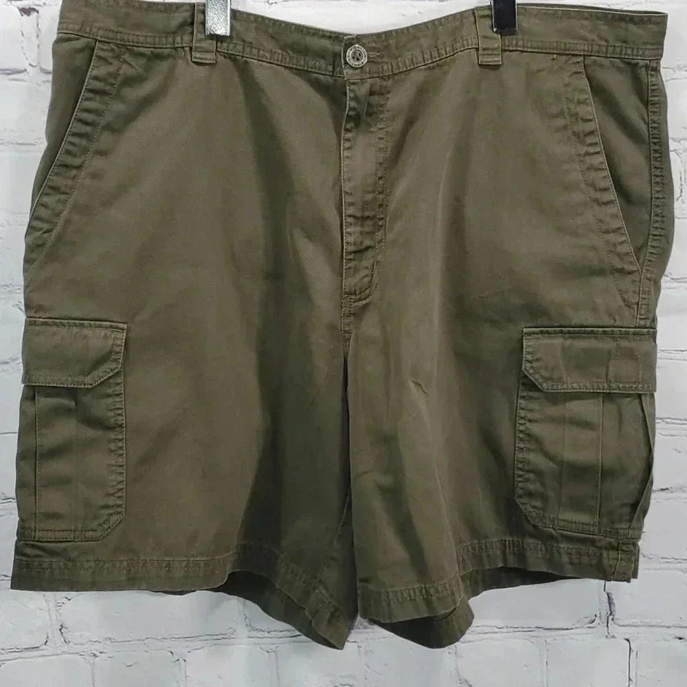Columbia Shorts Cargo Army Green Size 42